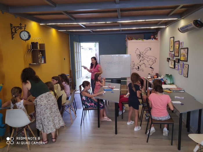 &Delta;&iota;&alpha;&delta;&rho;&alpha;&sigma;&tau;&iota;&kappa;ό &epsilon;&rho;&gamma;&alpha;&sigma;&tau;ή&rho;&iota;&omicron; &pi;&alpha;&rho;&alpha;&mu;&upsilon;&theta;&iota;ώ&nu; &mu;&epsilon; &tau;&eta;&nu; &Delta;ή&mu;&eta;&tau;&rho;&alpha; &Beta;&alpha;&lambda;&alpha;&beta;ά&nu;&eta;